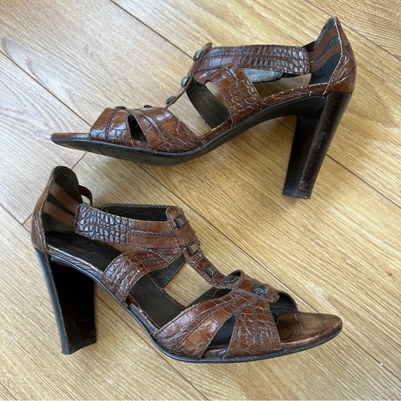 Stuart Weitzman summer heel, size 9.5. Brown alligator finish leather - Picture 5 of 7